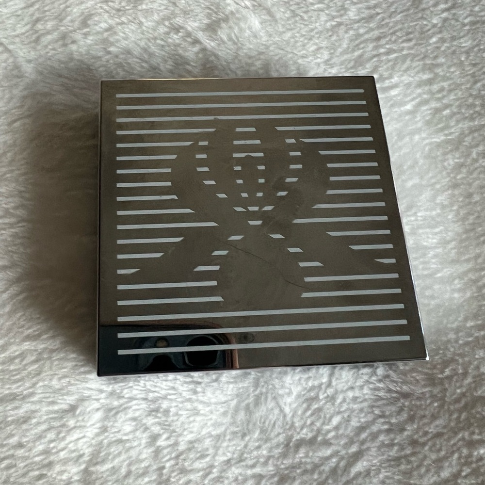 Sisley rose highlighter blush with white lily - Picture 2 of 6